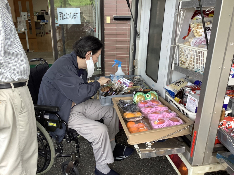 長者ヶ原棟に移動スーパーがやって来ました！