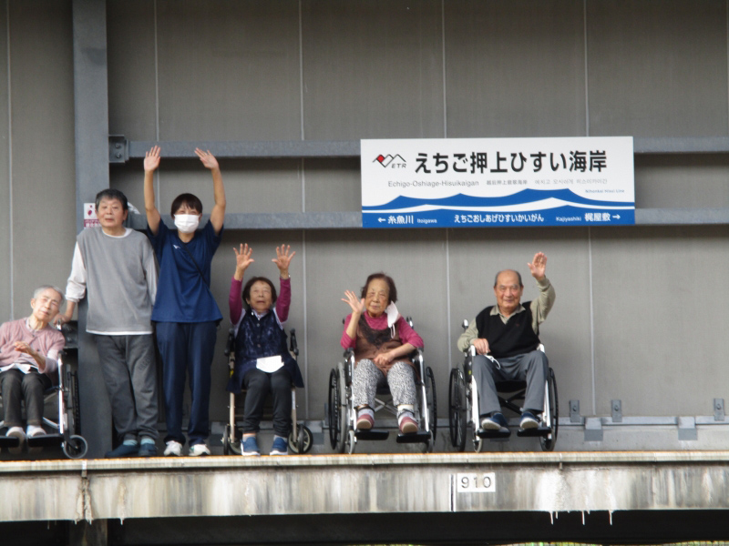 新大関・大の里関のラッピング車両を見に行きました！