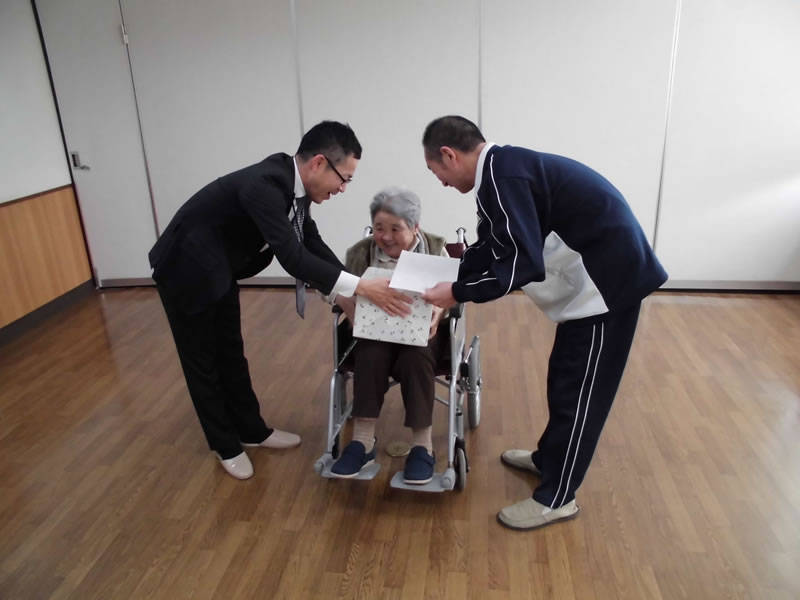 第四銀行様より、チューリップの球根をいただきました