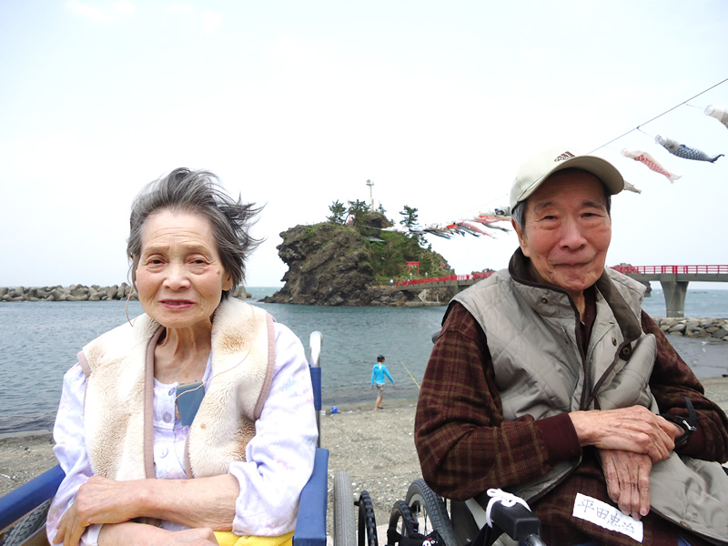 元気に泳ぐ鯉のぼり