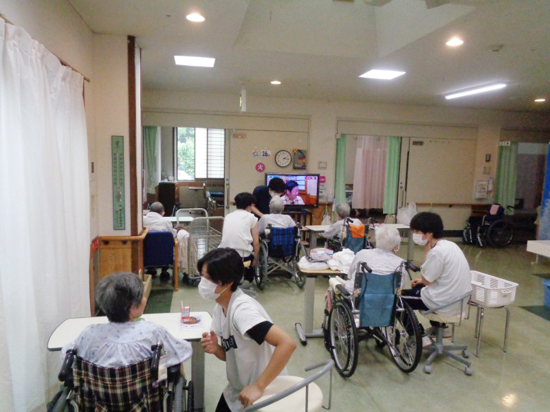 ようこそ未来の介護士たち！地元の高校生が施設見学と交流会に来てくれました
